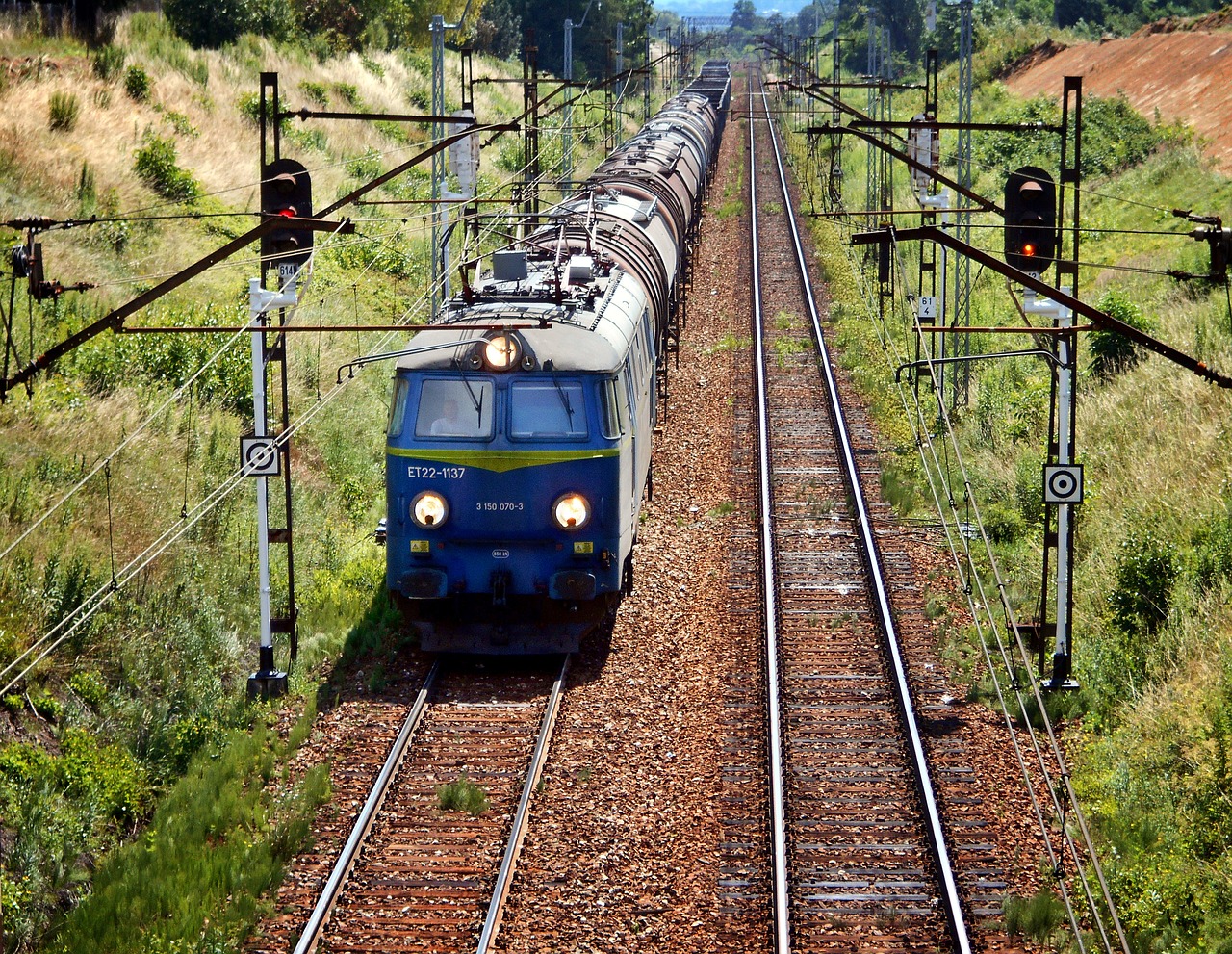 Obrazek dotyczący targów TRAKO 2017 przedstawia jadący pociąg.